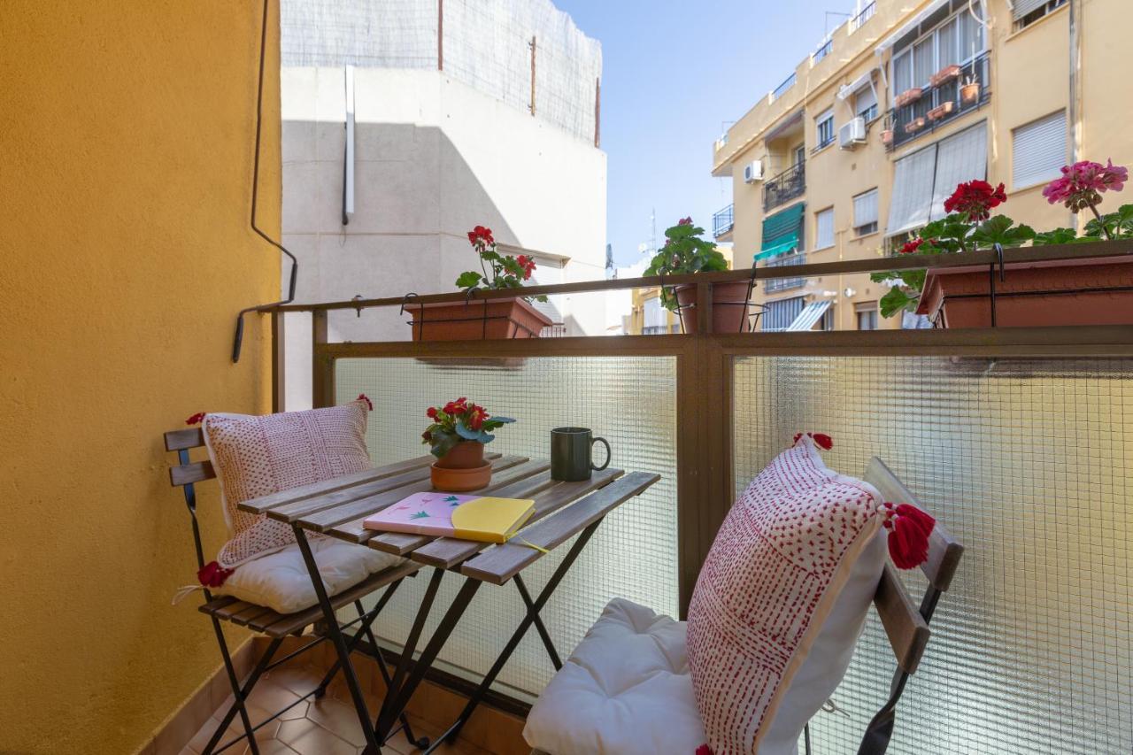Luminoso Apartamento De Dos Habitaciones Con Terraza Y Parking En El Centro Málaga Eksteriør billede