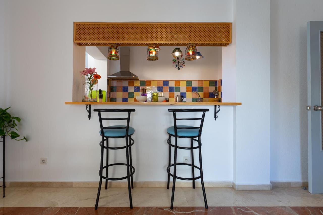 Luminoso Apartamento De Dos Habitaciones Con Terraza Y Parking En El Centro Málaga Eksteriør billede