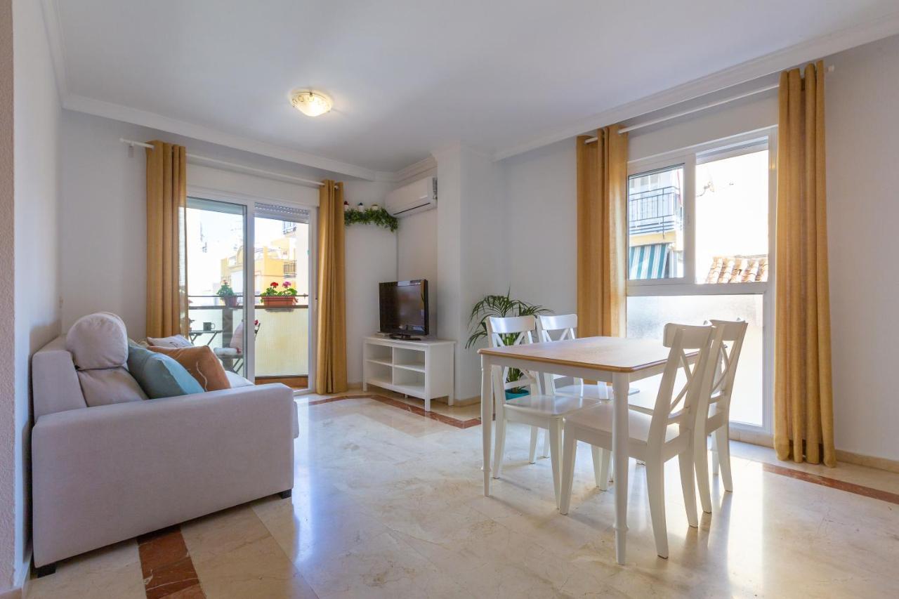 Luminoso Apartamento De Dos Habitaciones Con Terraza Y Parking En El Centro Málaga Eksteriør billede