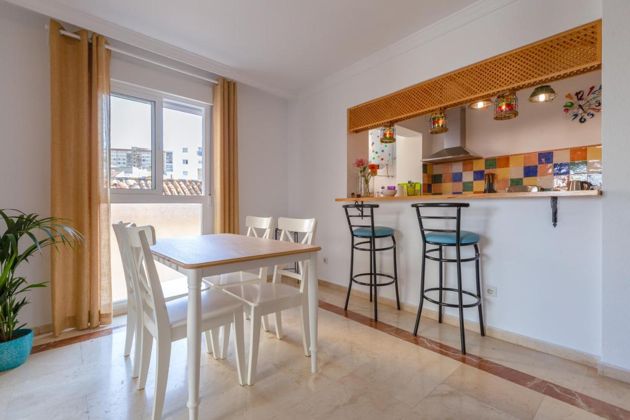 Luminoso Apartamento De Dos Habitaciones Con Terraza Y Parking En El Centro Málaga Eksteriør billede