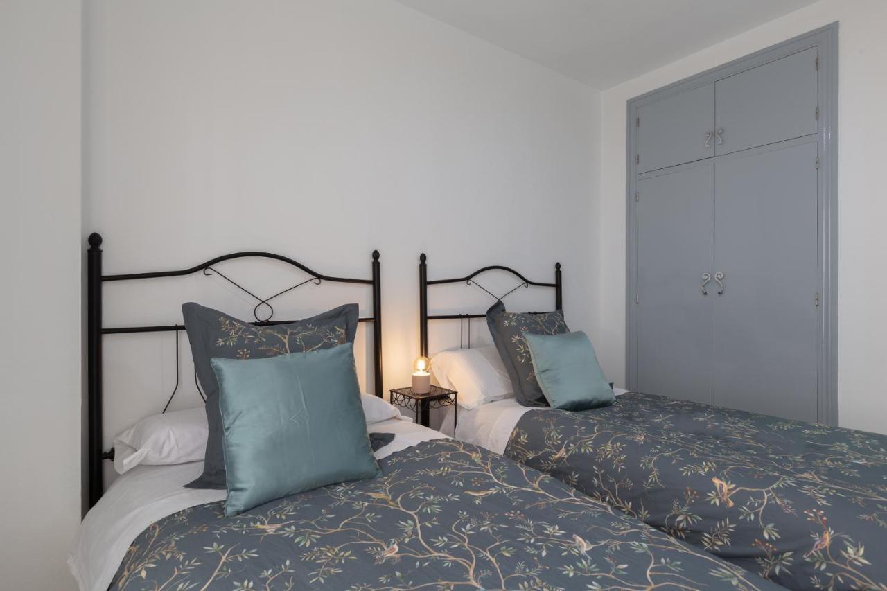 Luminoso Apartamento De Dos Habitaciones Con Terraza Y Parking En El Centro Málaga Eksteriør billede