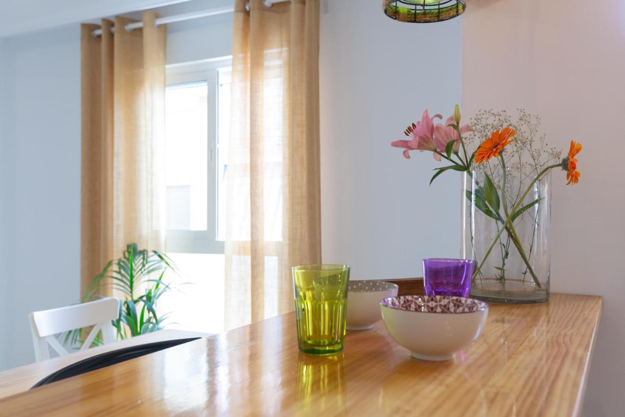 Luminoso Apartamento De Dos Habitaciones Con Terraza Y Parking En El Centro Málaga Eksteriør billede