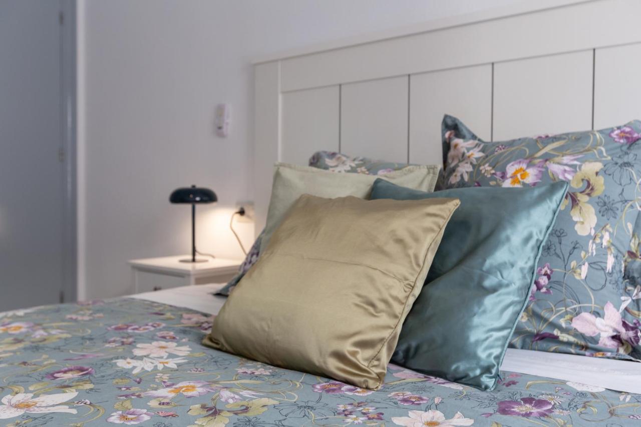 Luminoso Apartamento De Dos Habitaciones Con Terraza Y Parking En El Centro Málaga Eksteriør billede