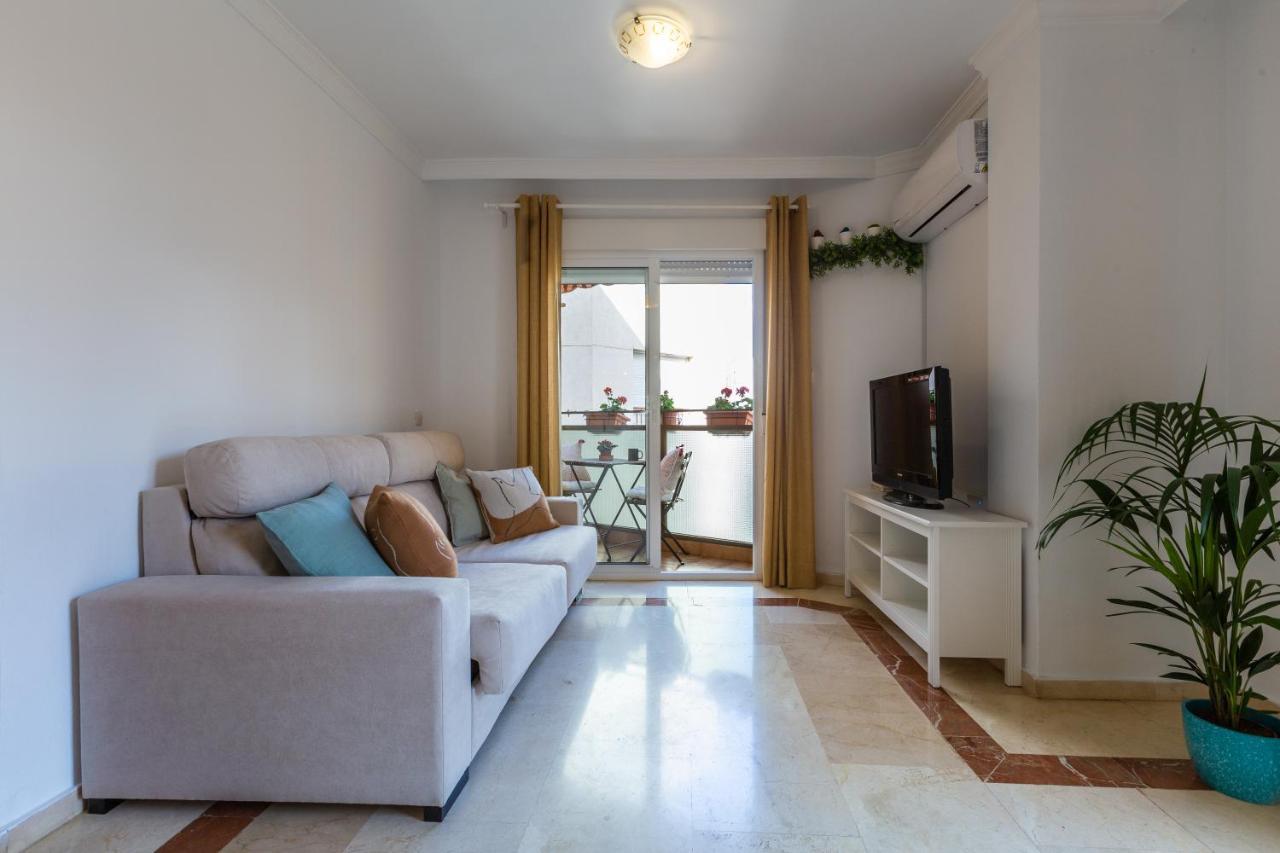 Luminoso Apartamento De Dos Habitaciones Con Terraza Y Parking En El Centro Málaga Eksteriør billede