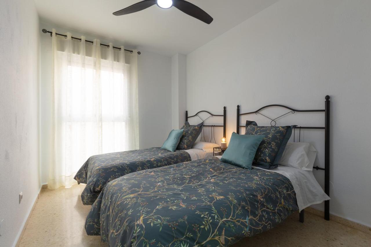 Luminoso Apartamento De Dos Habitaciones Con Terraza Y Parking En El Centro Málaga Eksteriør billede