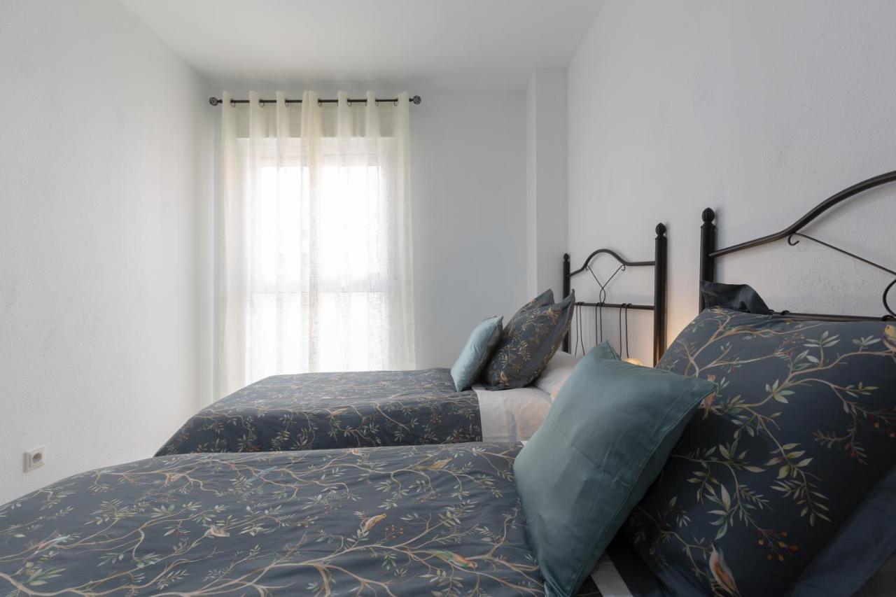 Luminoso Apartamento De Dos Habitaciones Con Terraza Y Parking En El Centro Málaga Eksteriør billede