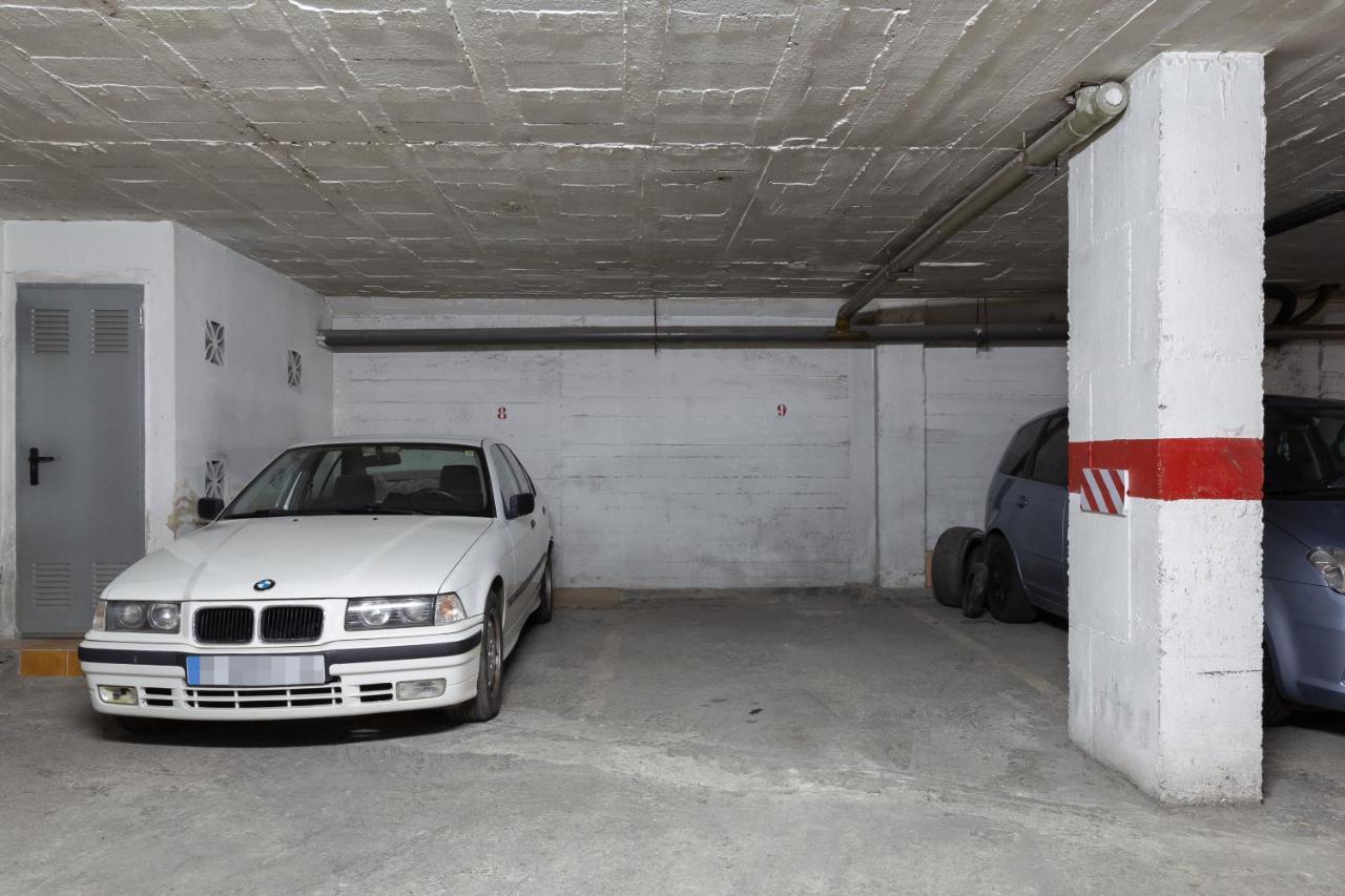 Luminoso Apartamento De Dos Habitaciones Con Terraza Y Parking En El Centro Málaga Eksteriør billede