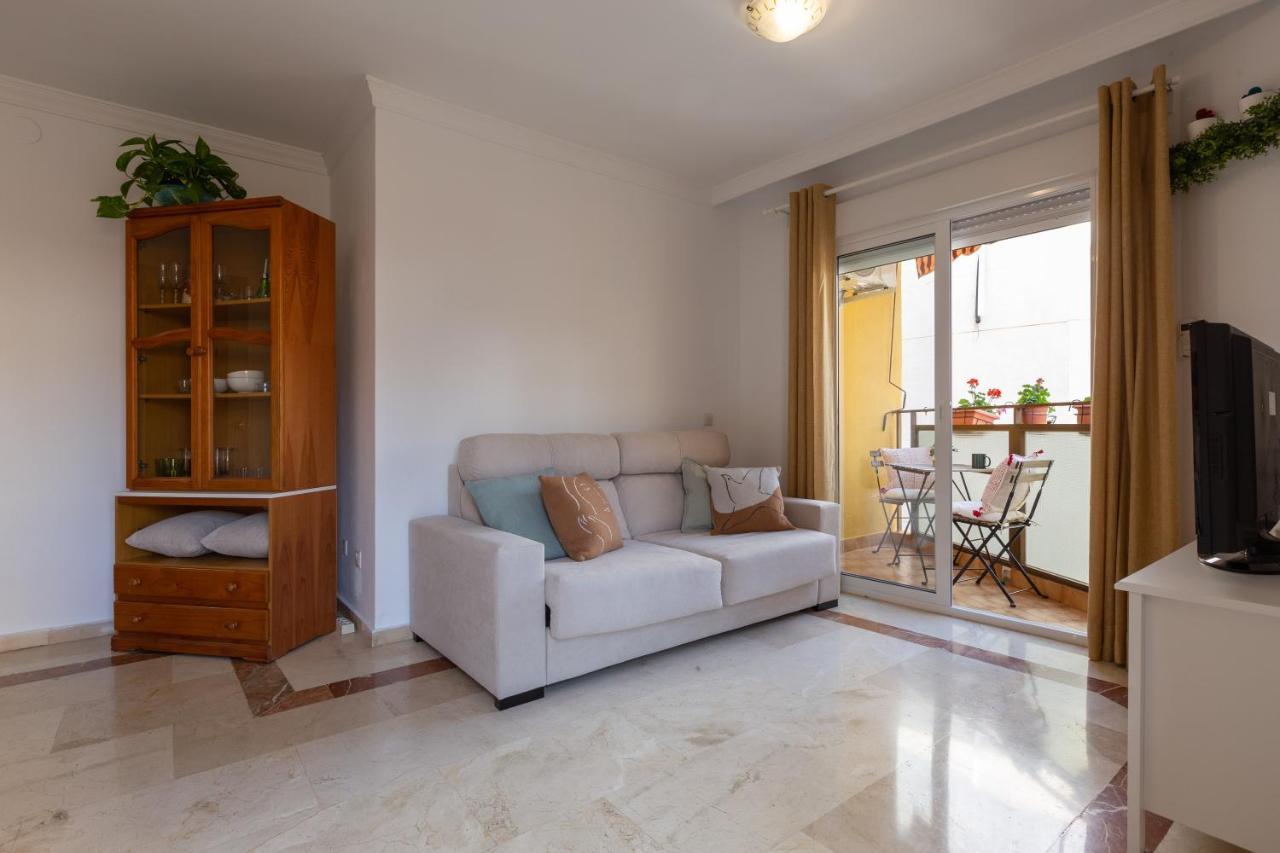 Luminoso Apartamento De Dos Habitaciones Con Terraza Y Parking En El Centro Málaga Eksteriør billede