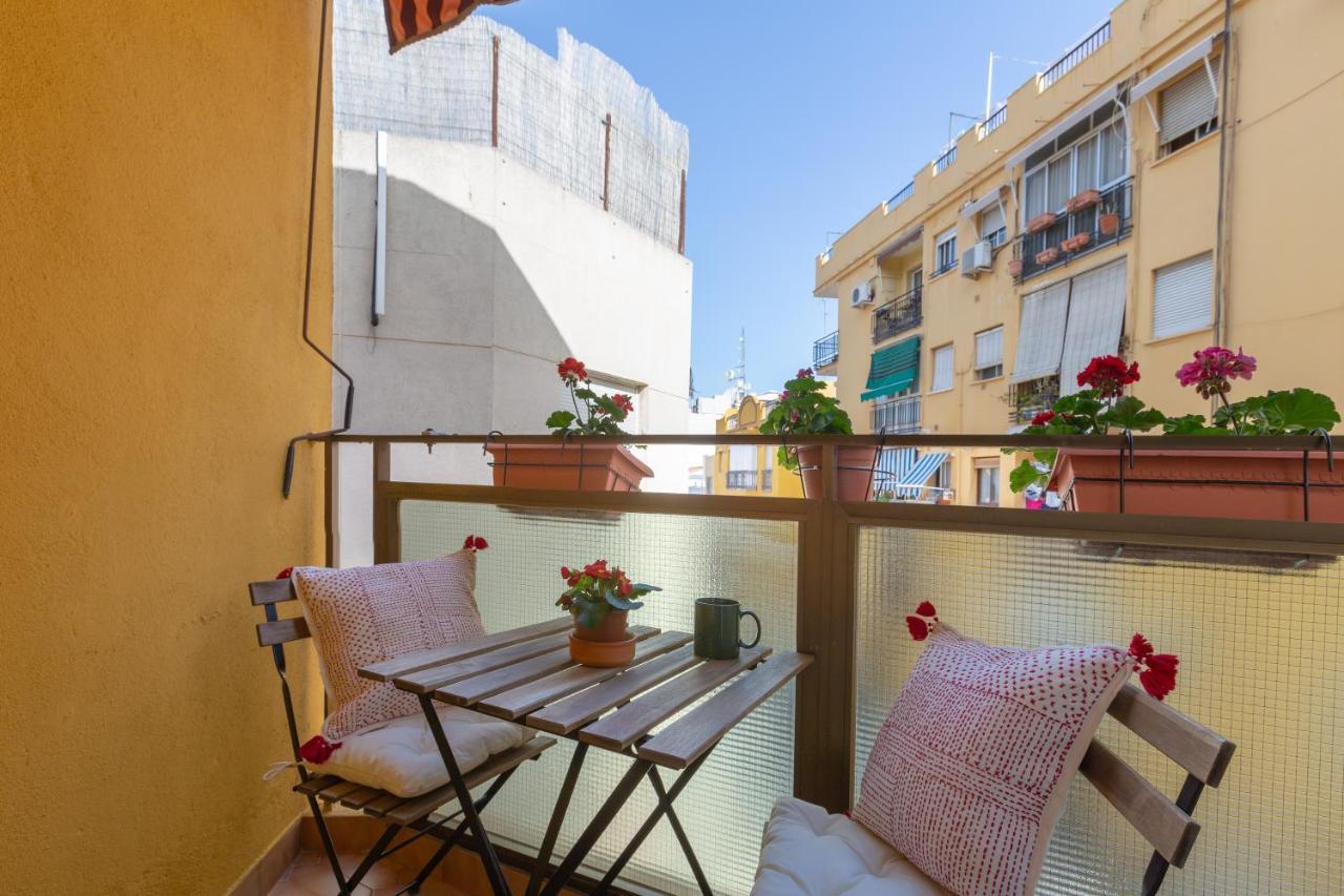 Luminoso Apartamento De Dos Habitaciones Con Terraza Y Parking En El Centro Málaga Eksteriør billede