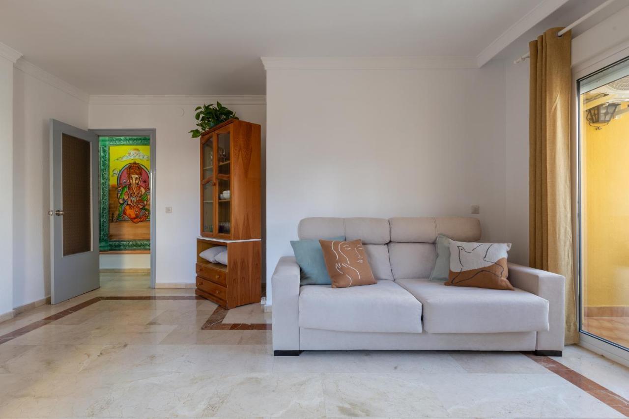 Luminoso Apartamento De Dos Habitaciones Con Terraza Y Parking En El Centro Málaga Eksteriør billede